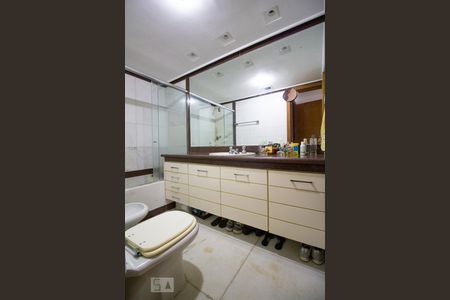 Apartamento para alugar com 310m², 4 quartos e 4 vagasBanheiro Suite 1