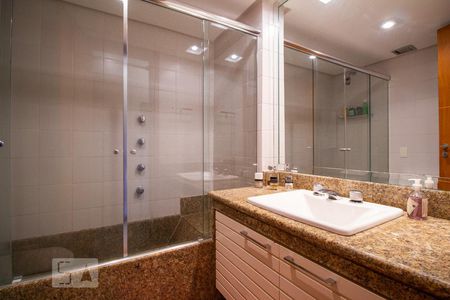 Apartamento para alugar com 310m², 4 quartos e 4 vagasBanheiro Suite 2