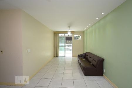 Sala  de apartamento à venda com 3 quartos, 75m² em Ingá, Niterói