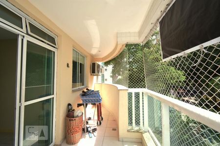 Apartamento à venda com 75m², 3 quartos e 2 vagas Apartamento à venda com 75m², 3 quartos e 2 vagasVaranda
