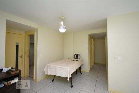Sala  de apartamento à venda com 3 quartos, 75m² em Ingá, Niterói