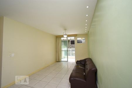 Sala  de apartamento à venda com 3 quartos, 75m² em Ingá, Niterói