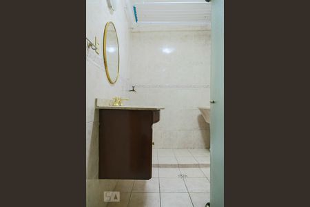 Banheiro de kitnet/studio para alugar com 1 quarto, 40m² em República, São Paulo