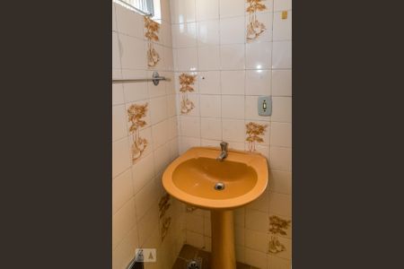 Apartamento à venda com 50m², 2 quartos e 1 vaga Apartamento à venda com 50m², 2 quartos e 1 vagaDetalhe da pia do banheiro