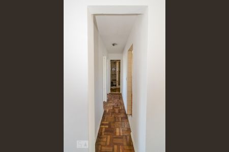 Acesso ao corredor pela sala de apartamento à venda com 2 quartos, 50m² em Ramos, Rio de Janeiro