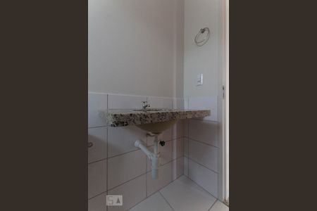 Banheiro de apartamento para alugar com 3 quartos, 68m² em Parque Oeste Industrial, Goiânia