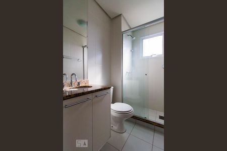 Banheiro de apartamento à venda com 3 quartos, 80m² em Jardim Carvalho, Porto Alegre