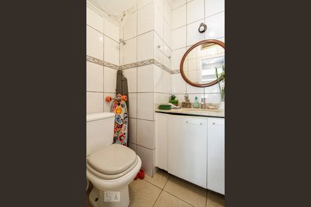 Banheiro de casa de condomínio para alugar com 2 quartos, 110m² em Vila São Silvestre, São Paulo