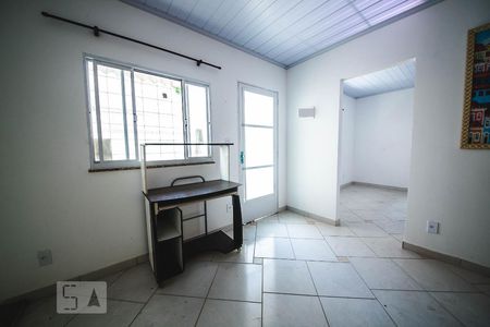 Sala de casa de condomínio para alugar com 1 quarto, 50m² em Santa Rosa, Niterói
