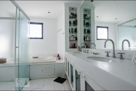 Apartamento à venda com 319m², 4 quartos e 5 vagasBanheiro Suíte 4