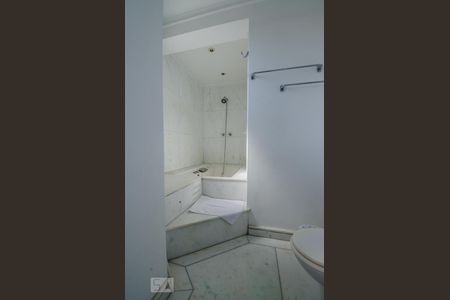 Apartamento à venda com 319m², 4 quartos e 5 vagasBanheiro Suíte 2