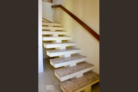 Escada de casa para alugar com 2 quartos, 153m² em São José, Canoas