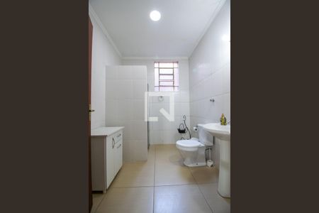 Casa à venda com 220m², 3 quartos e 3 vagas Casa à venda com 220m², 3 quartos e 3 vagasBanheiro Social 2