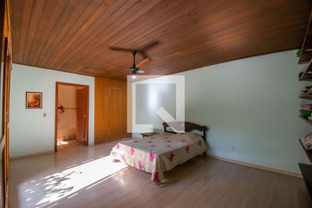 Casa à venda com 220m², 3 quartos e 3 vagas Casa à venda com 220m², 3 quartos e 3 vagasSuíte