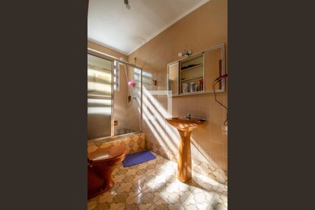 Casa à venda com 220m², 3 quartos e 3 vagas Casa à venda com 220m², 3 quartos e 3 vagasBanheiro da Suíte