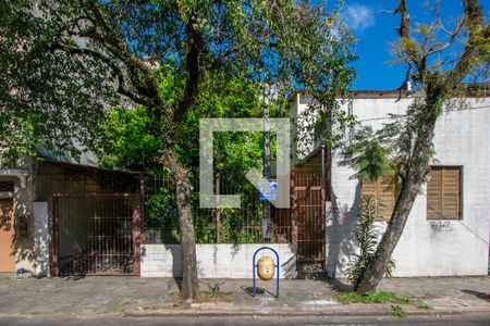 Casa à venda com 220m², 3 quartos e 3 vagas Casa à venda com 220m², 3 quartos e 3 vagasFachada