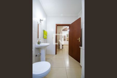 Casa à venda com 220m², 3 quartos e 3 vagas Casa à venda com 220m², 3 quartos e 3 vagasBanheiro Social 2