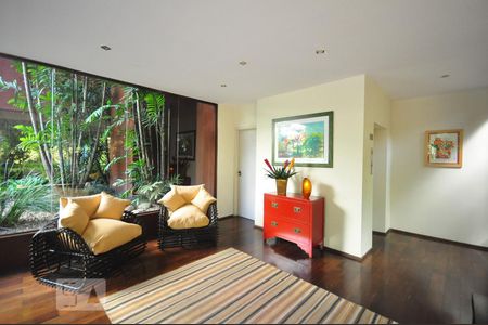 Apartamento para alugar com 100m², 2 quartos e 2 vagasHall social