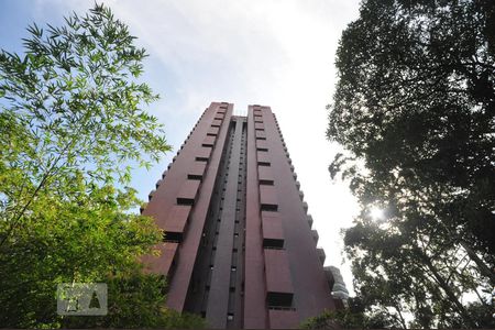 Apartamento para alugar com 100m², 2 quartos e 2 vagasFachada