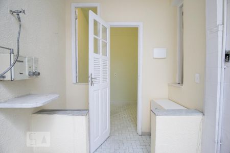 Apartamento para alugar com 100m², 3 quartos e sem vaga Apartamento para alugar com 100m², 3 quartos e sem vagaSacada quarto de serviço