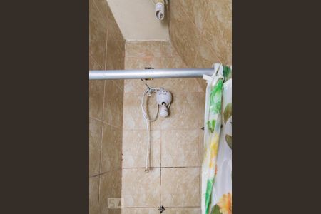 Casa para alugar com 80m², 2 quartos e sem vaga Casa para alugar com 80m², 2 quartos e sem vagaDetalhe do chuveiro do banheiro 2