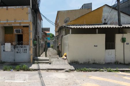 Fachada de casa para alugar com 2 quartos, 80m² em Irajá, Rio de Janeiro