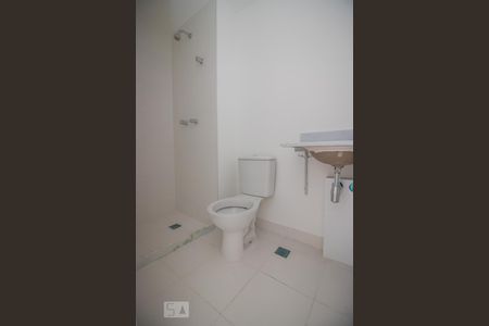 Banheiro social de apartamento à venda com 2 quartos, 59m² em Pilares, Rio de Janeiro