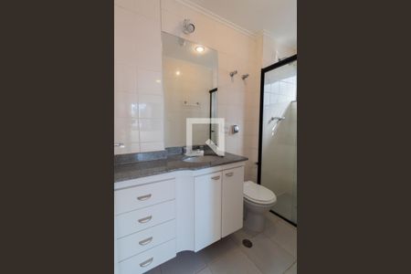 Apartamento para alugar com 322m², 4 quartos e 4 vagas Apartamento para alugar com 322m², 4 quartos e 4 vagasBanheiro da Suíte 1