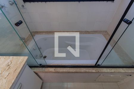 Apartamento para alugar com 322m², 4 quartos e 4 vagas Apartamento para alugar com 322m², 4 quartos e 4 vagasBanheiro da Suíte 3