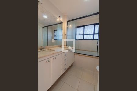 Apartamento para alugar com 322m², 4 quartos e 4 vagas Apartamento para alugar com 322m², 4 quartos e 4 vagasBanheiro da Suíte 3