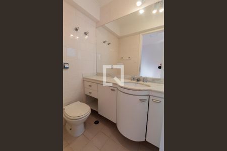 Apartamento para alugar com 322m², 4 quartos e 4 vagas Apartamento para alugar com 322m², 4 quartos e 4 vagasBanheiro da Suíte 2