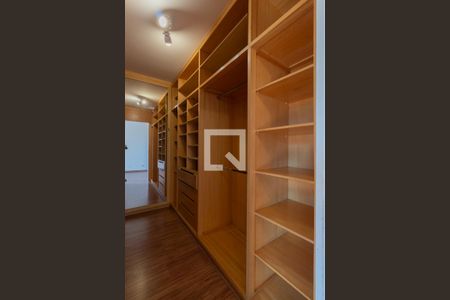 Apartamento para alugar com 322m², 4 quartos e 4 vagas Apartamento para alugar com 322m², 4 quartos e 4 vagasCloset da Suíte 3