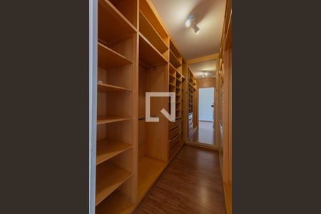 Apartamento para alugar com 322m², 4 quartos e 4 vagas Apartamento para alugar com 322m², 4 quartos e 4 vagasCloset da Suíte 3