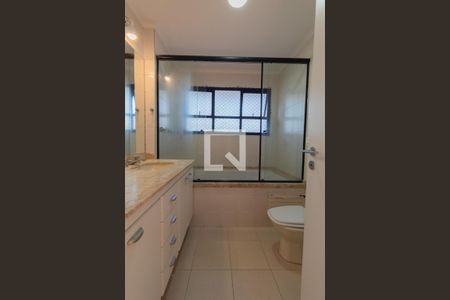 Apartamento para alugar com 322m², 4 quartos e 4 vagas Apartamento para alugar com 322m², 4 quartos e 4 vagasBanheiro da Suíte 3