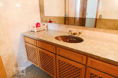 Apartamento à venda com 250m², 3 quartos e 3 vagasLavabo