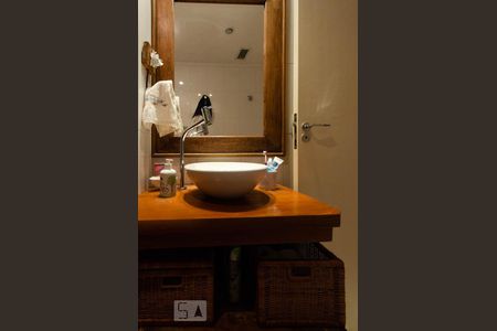 Banheiro social de apartamento para alugar com 2 quartos, 84m² em Gávea, Rio de Janeiro