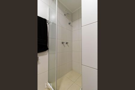 Banheiro de apartamento à venda com 1 quarto, 52m² em Santo Antônio, Porto Alegre