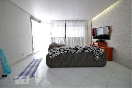 Sala de casa para alugar com 4 quartos, 126m² em Vila Praia, São Paulo