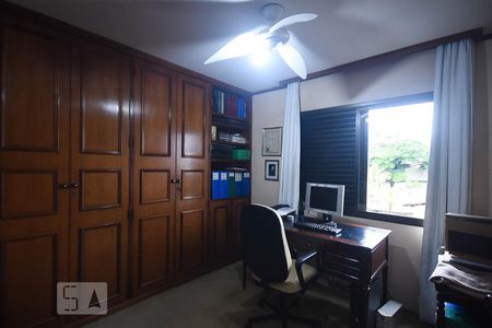 Apartamento à venda com 246m², 3 quartos e 4 vagasEscritório da suíte