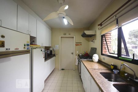Apartamento à venda com 246m², 3 quartos e 4 vagasCozinha
