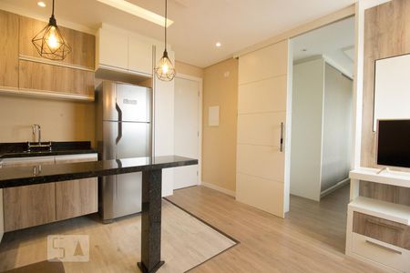 Sala de kitnet/studio para alugar com 1 quarto, 29m² em Juvevê, Curitiba