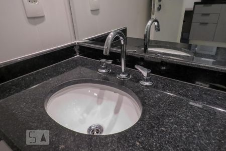 Banheiro de kitnet/studio para alugar com 1 quarto, 47m² em Vila Olímpia, São Paulo