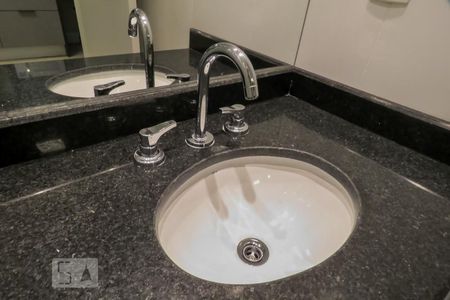 Banheiro de kitnet/studio para alugar com 1 quarto, 47m² em Vila Olímpia, São Paulo