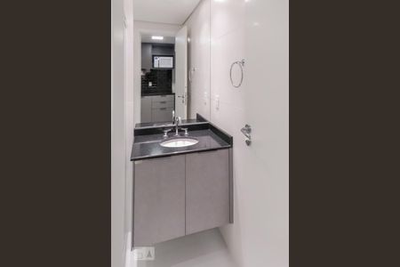 Banheiro de kitnet/studio para alugar com 1 quarto, 47m² em Vila Olímpia, São Paulo
