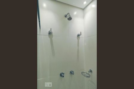 Banheiro de kitnet/studio para alugar com 1 quarto, 47m² em Vila Olímpia, São Paulo