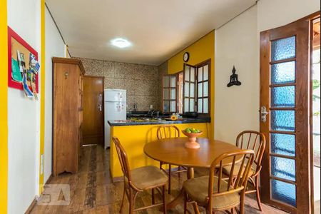 Sala de casa à venda com 2 quartos, 70m² em Ouro Preto, Belo Horizonte