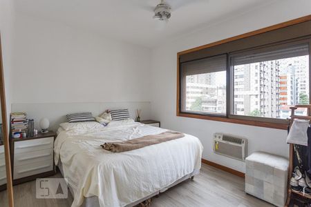 Suíte de apartamento para alugar com 3 quartos, 118m² em Petrópolis, Porto Alegre