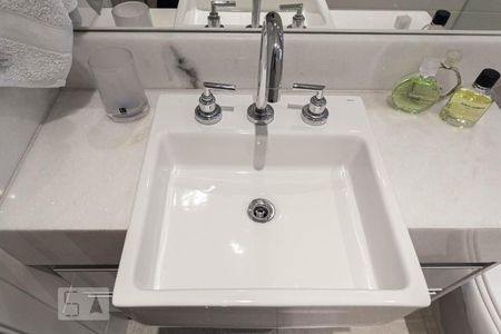 Apartamento para alugar com 123m², 2 quartos e 3 vagasBanheiro da Suíte - Pia