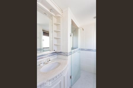 Apartamento à venda com 98m², 2 quartos e 1 vaga Apartamento à venda com 98m², 2 quartos e 1 vagaBanheiro da suíte