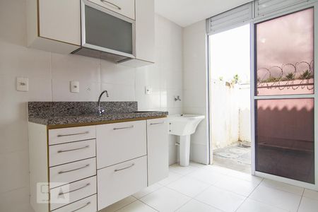 Cozinha de casa de condomínio para alugar com 3 quartos, 112m² em Vargem Pequena, Rio de Janeiro